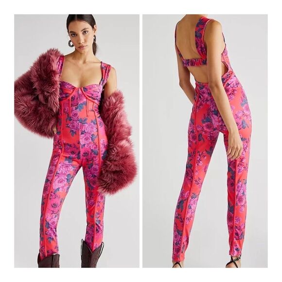 New Free People Cosmo Cat Suit
Jumpsuit - Red Rose Combo size M
Retail $198 - Picture 1 of 12